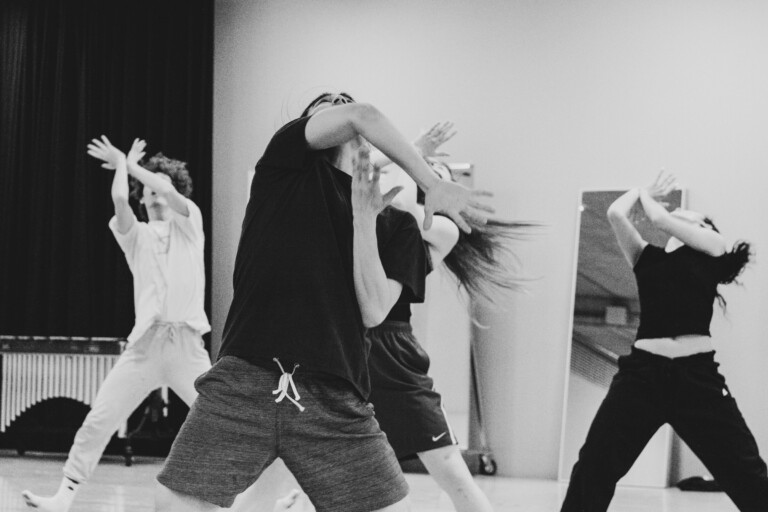 DOUBLE SKIN/DOUBLE MIND